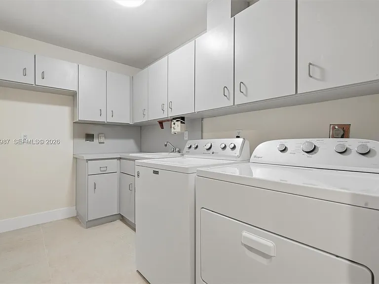8320 NW 167th Ter — Photo 36