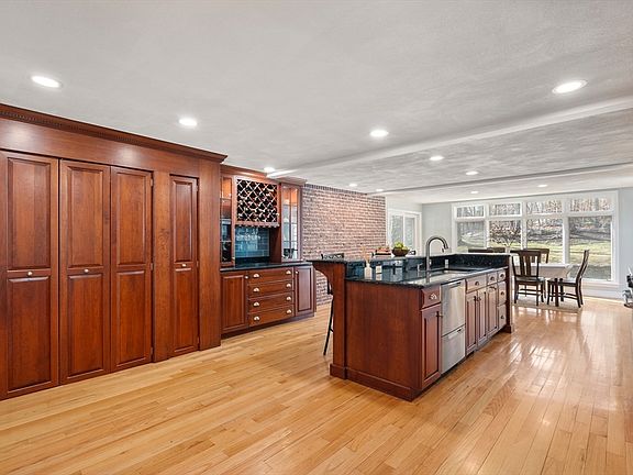 5th image of 11 Axdell Rd