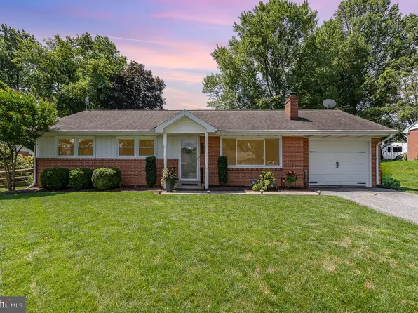 1556 Lambeth Rd, Lancaster, PA 17601