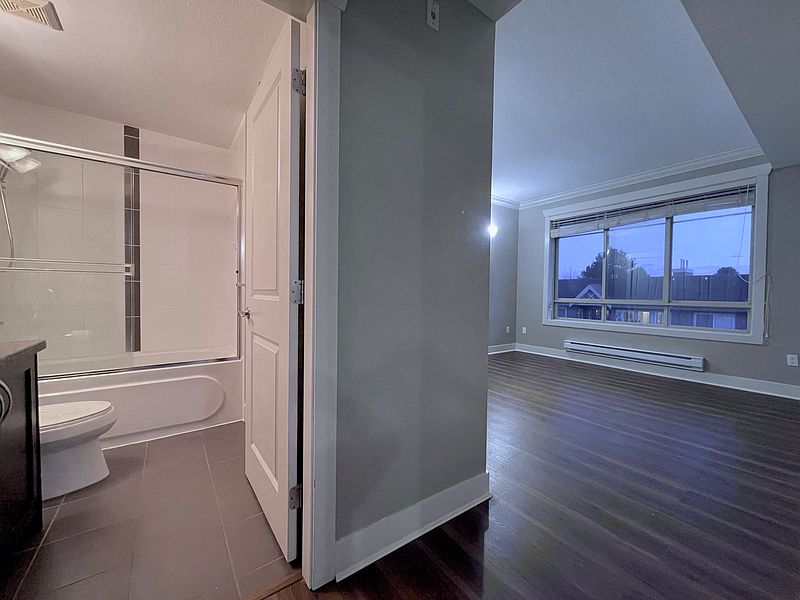 Surrey Apartment for rent - 2 Bedrooms — photo 6