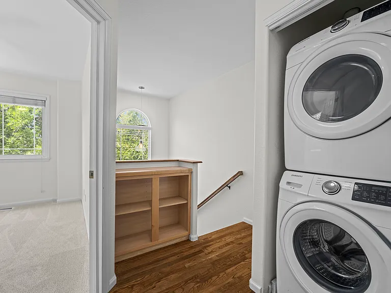 Samsung energy star W/D.
Dryer vent cleaned out.