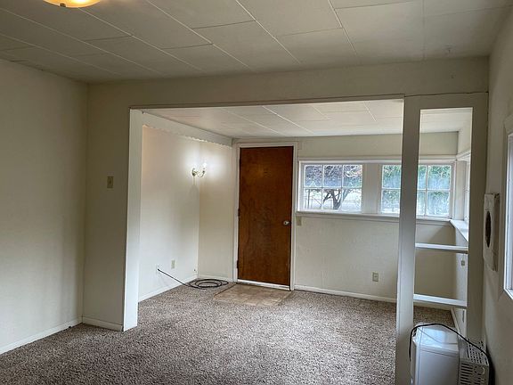 3rd image of 35 Maple St