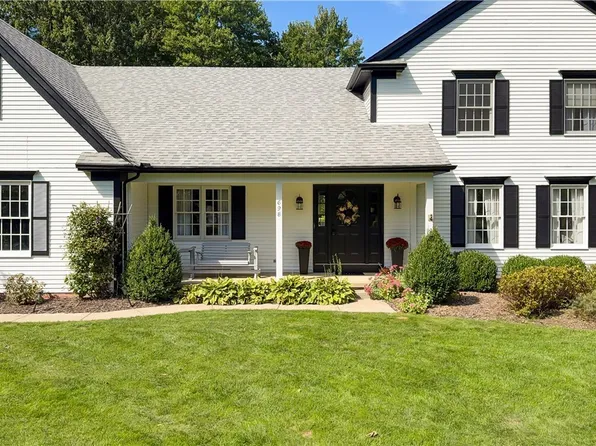 698 Deep Woods Dr, Aurora, OH 44202