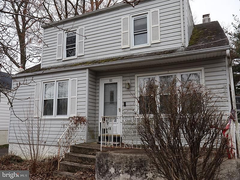 1st image of 466 Nemoral St