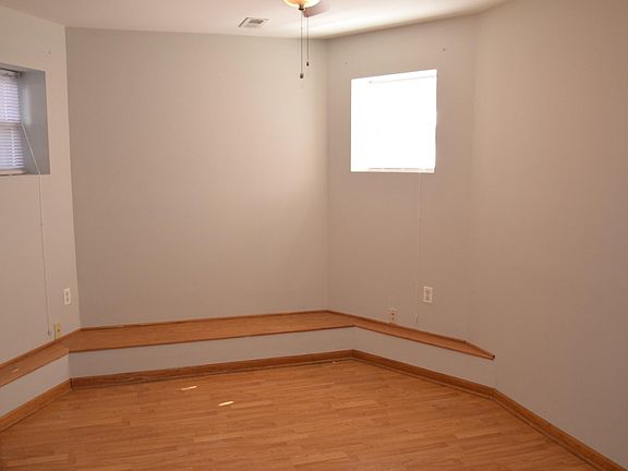 3rd image of 2034 W Farragut Ave
