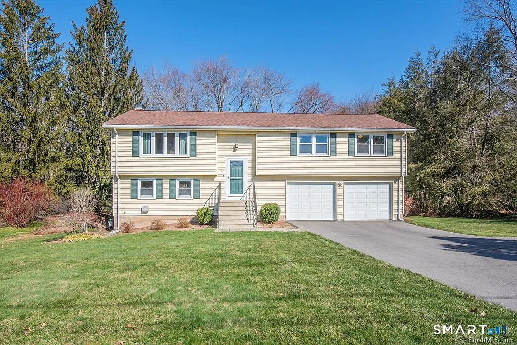 3 bed, 2.5 bath, 2630 sqft, $4,200 — Photo 1