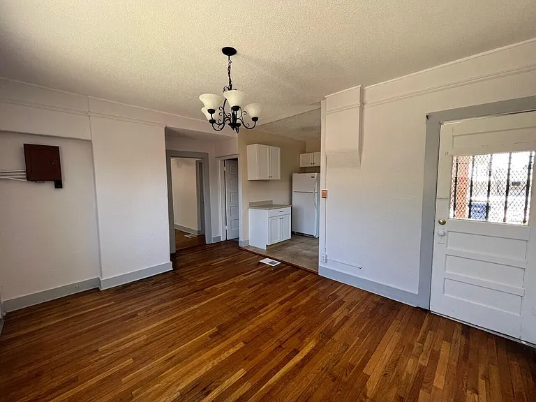 2115 E Yandell Dr — Photo 18