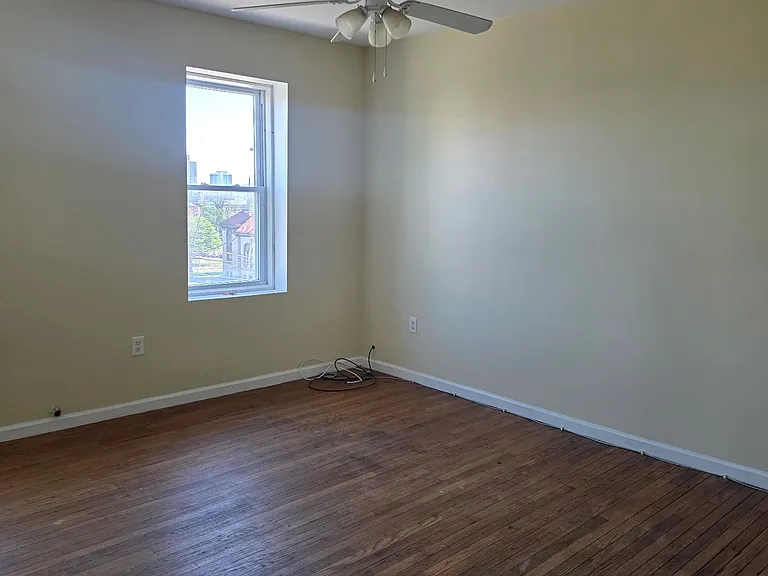635 E Willow St #2 — Photo 7