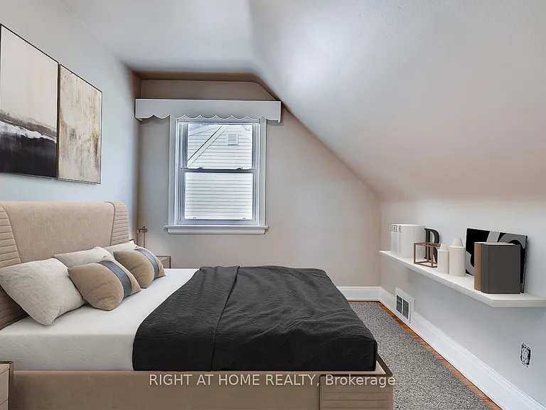 92 Lawrence Ave #UPPER — Photo 8
