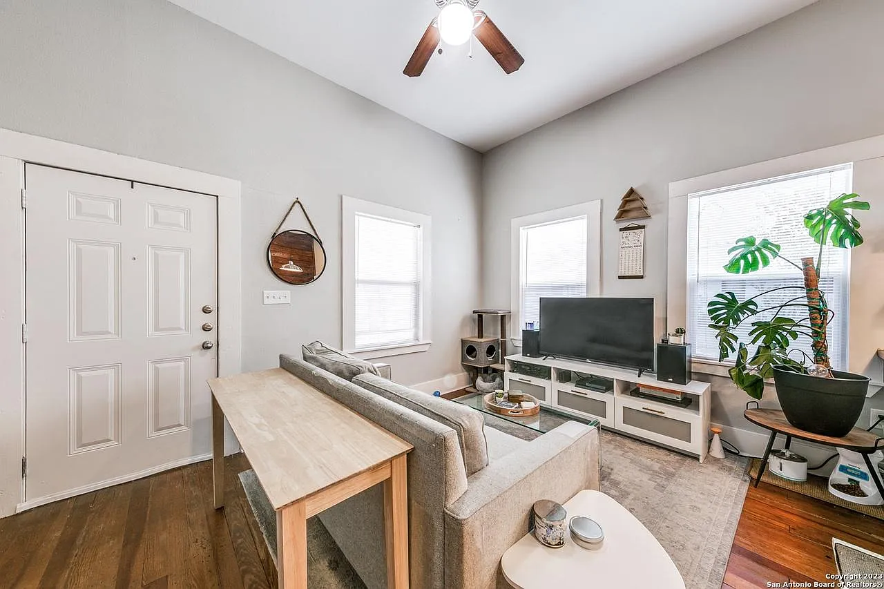 1 bed, 700 sqft, $1,150 — Photo 4