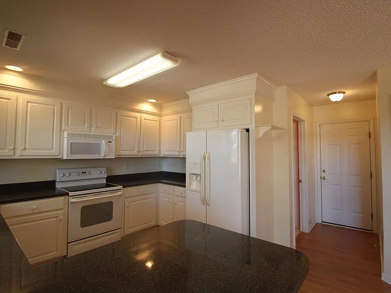 305 Trillium Ln — Photo 13