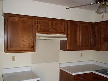 4th image of 7430 Cliffwood Dr