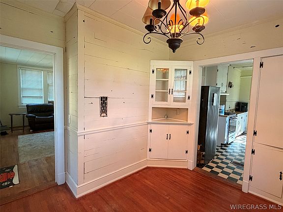 4th image of 804 Willow St