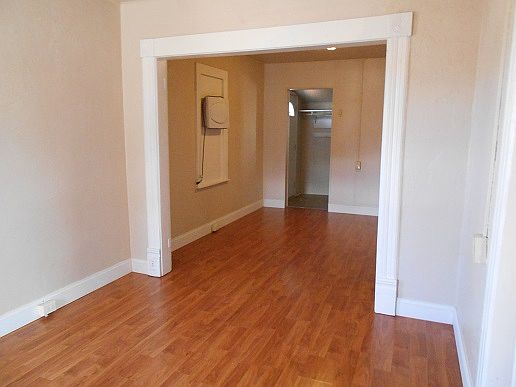 4th image of 615 E Arroyo Ave
