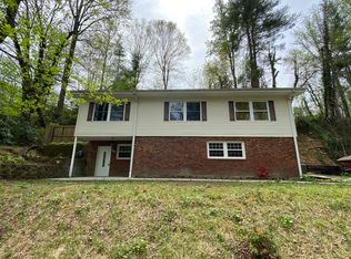 810 Knollwood Dr, Hendersonville, NC 28791