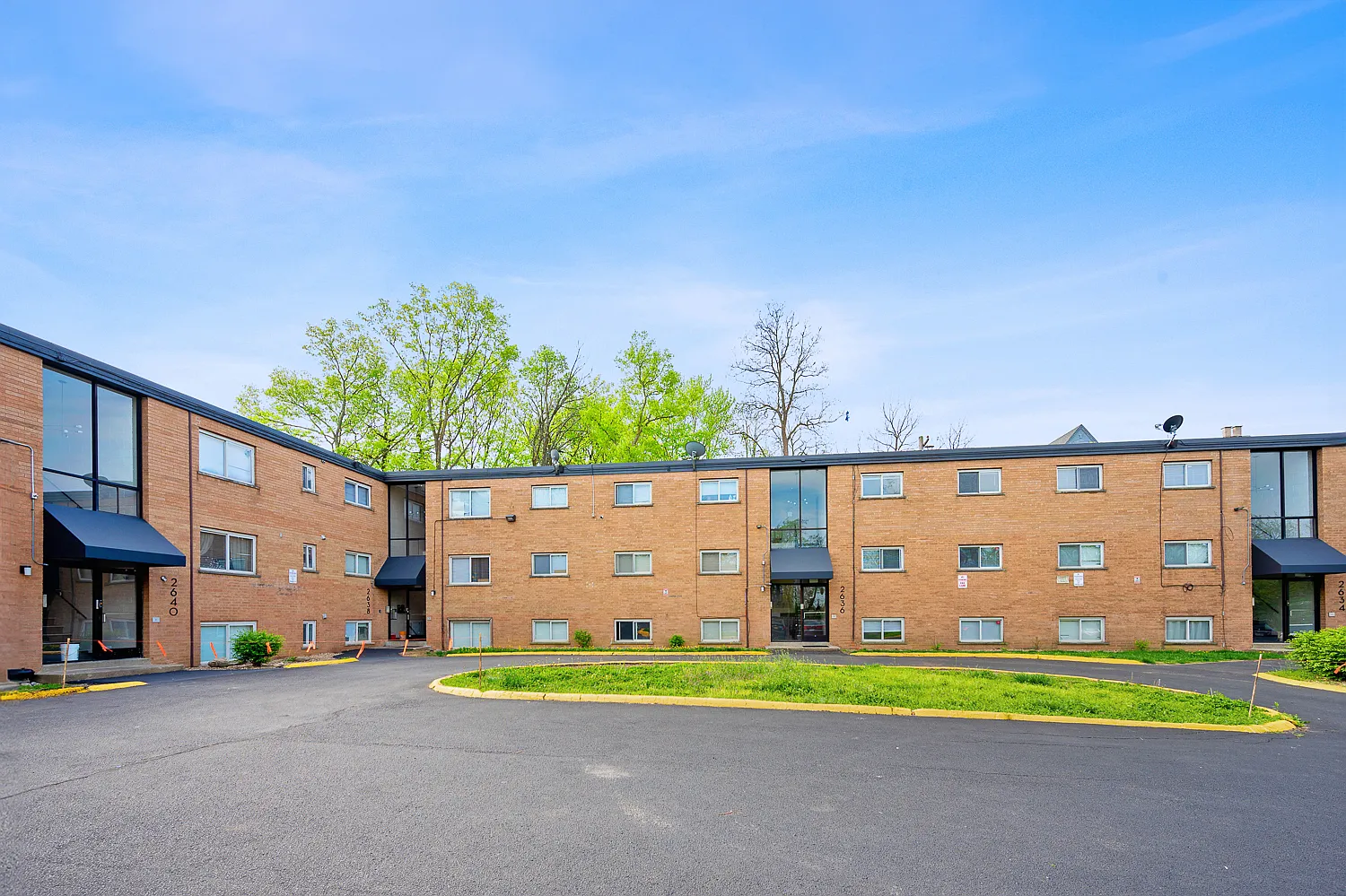 2 bed, 900 sqft, $1,045 — Photo 1