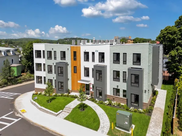 34 Oak St #101, Hyde Park, MA 02136