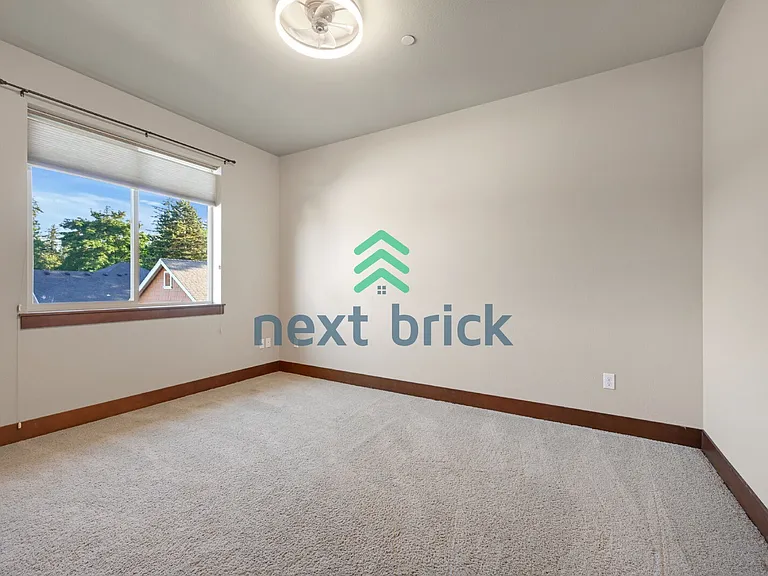 3813 NE 3rd Pl — Photo 11
