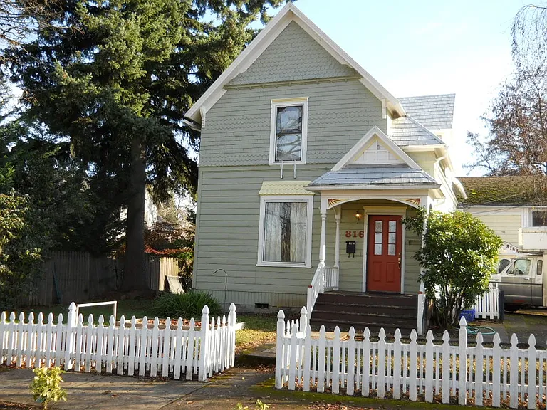 816 Madison St — Photo 2