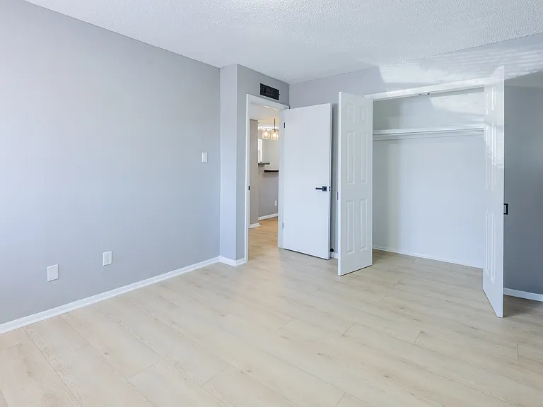 Pine Maple Apartments — Photo 8