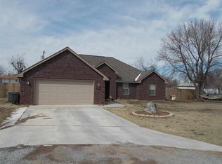 701 London Circle, APACHE, OK 73006