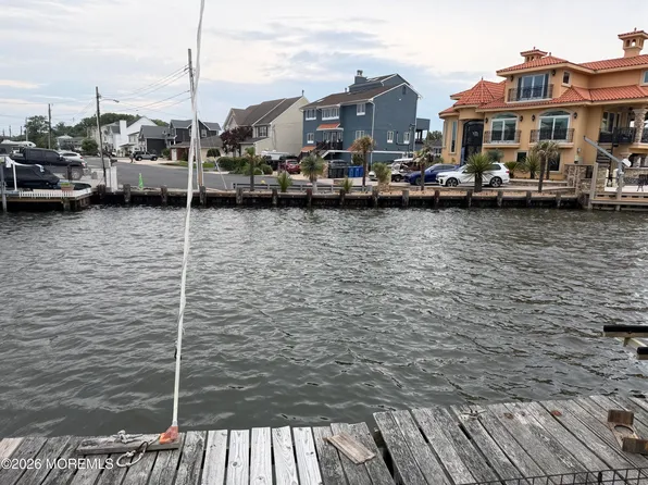 242 Bay Stream Drive, Toms River, NJ 08753