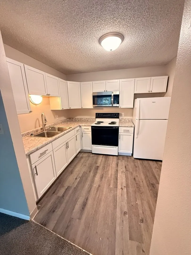 608 NE 4th Street — Photo 2