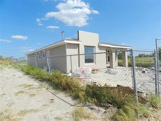 2nd image of 427 Riverview