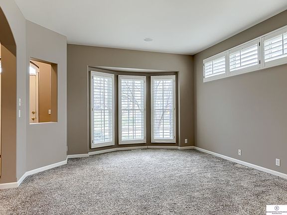 5th image of 529 S 186th St