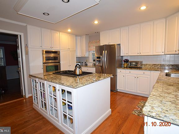 3rd image of 3 Horseshoe Cir