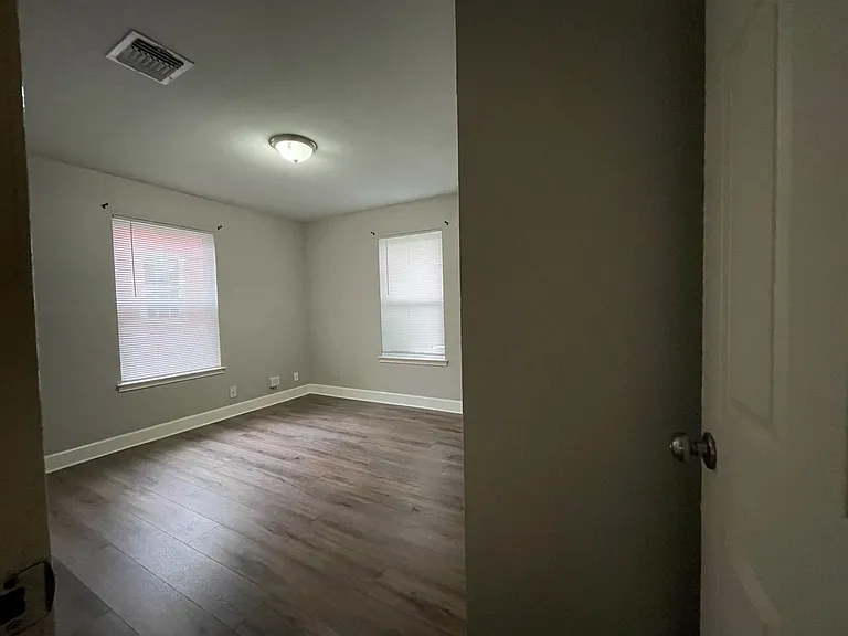 851 W Harlan Ave — Photo 10