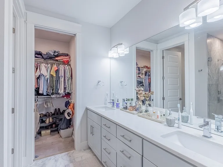 1708 Haskell St #B — Photo 6