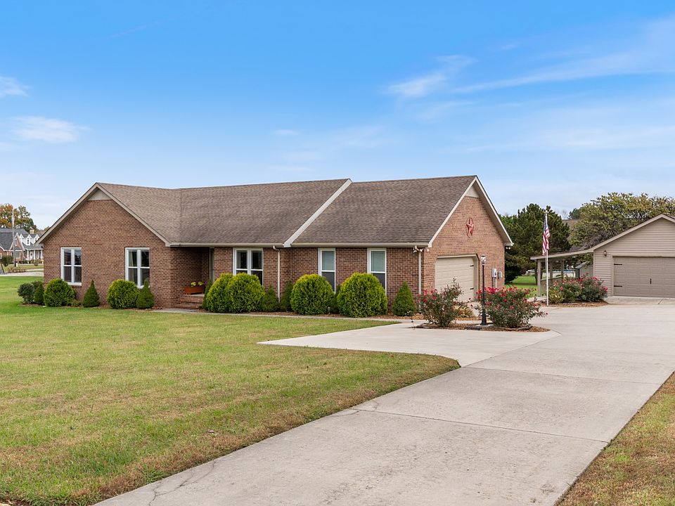 1st image of 76 Waters Edge Dr