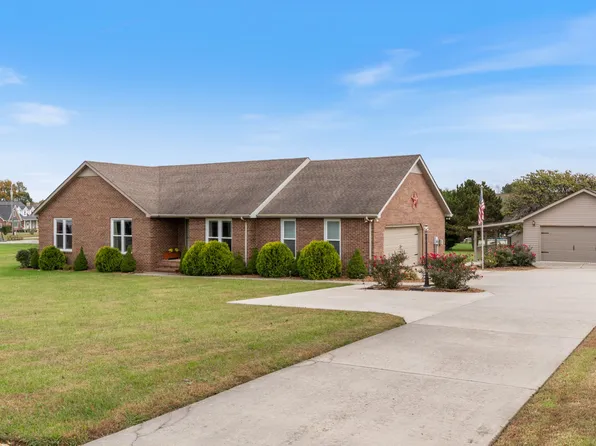 76 Waters Edge Dr, Estill Springs, TN 37330