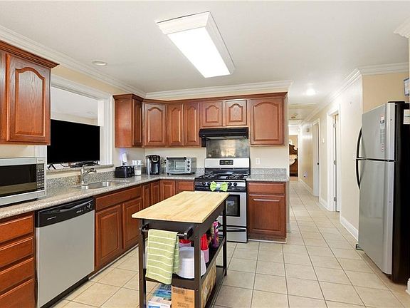 3rd image of 5708 Providence Pl