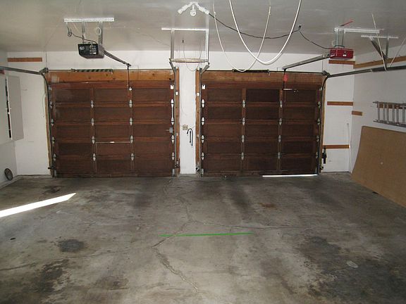 4th image of 2031 Meadowood St