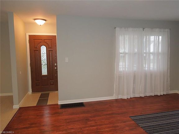 3rd image of 1039 Washington Ave