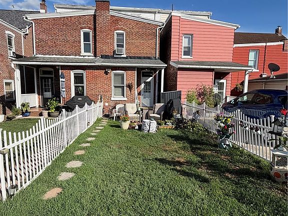 3rd image of 27 S Chestnut St
