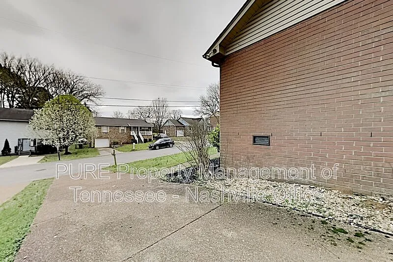 3 bed, 2.0 bath, 1107 sqft, $1,999 — Photo 3