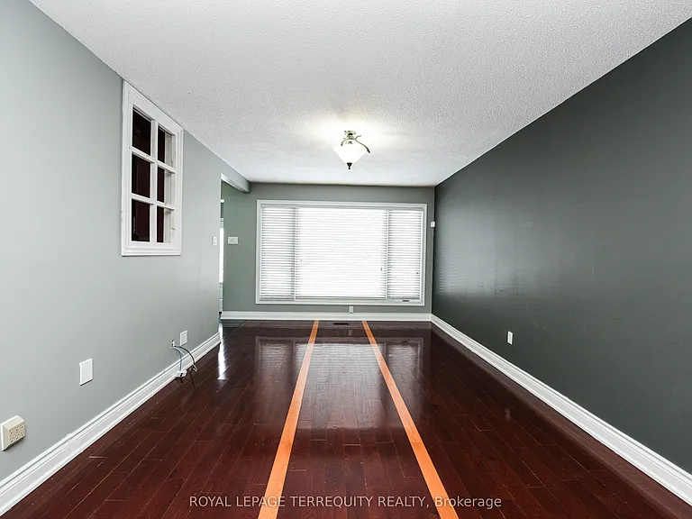48 Montjoy Cres — Photo 6