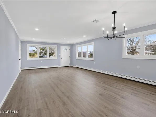 2 Van Gogh Street, Toms River, NJ 08757