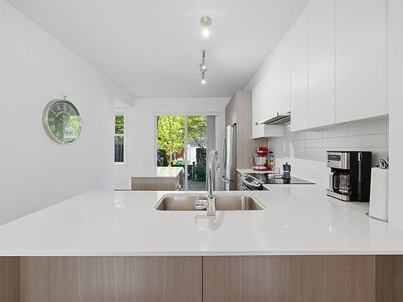 3rd image of 1320 Riley St #60