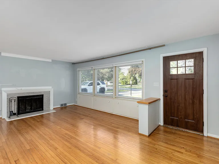 4047 Ledgestone Dr — Photo 2