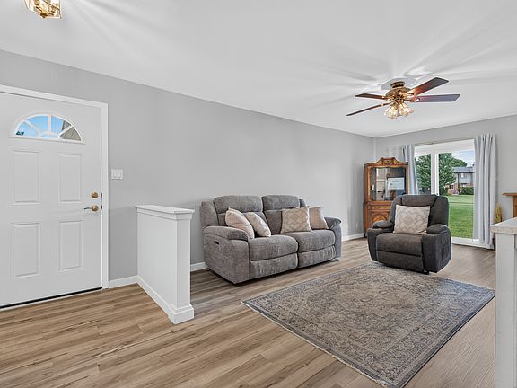 4th image of 881 Heatherbrook Ct