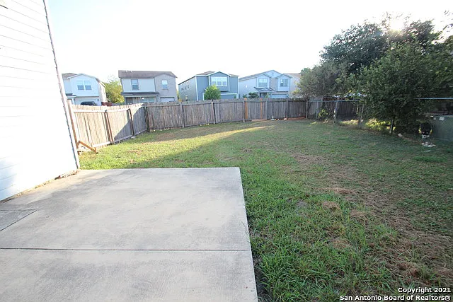 9715 Amber Ledge — Photo 36
