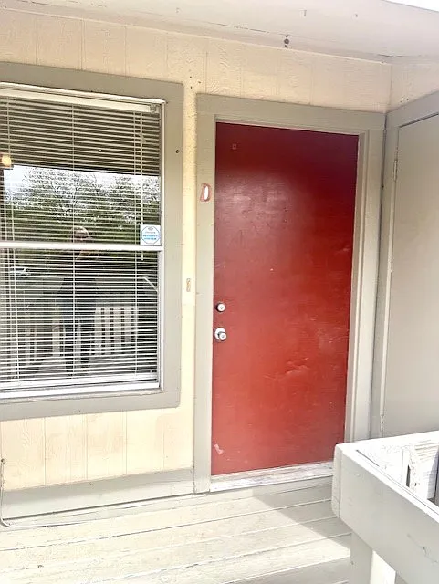 Building Photo - 9809 Roxanna Drive - D
