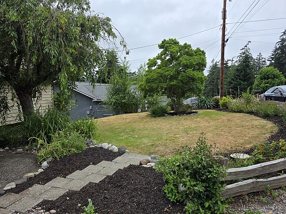 4th image of 384 Selkirk Dr