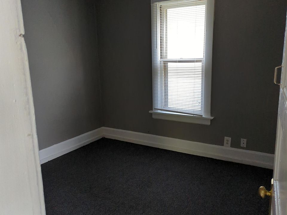 2nd image of 3031A N 22nd St