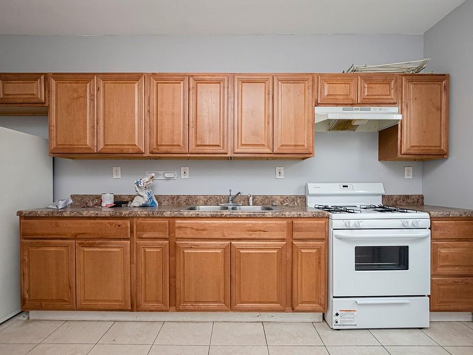 1st image of 458 Nye Ave #1