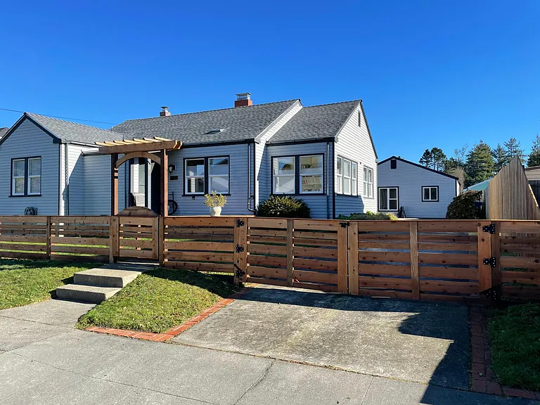 2511 J St — Photo 34